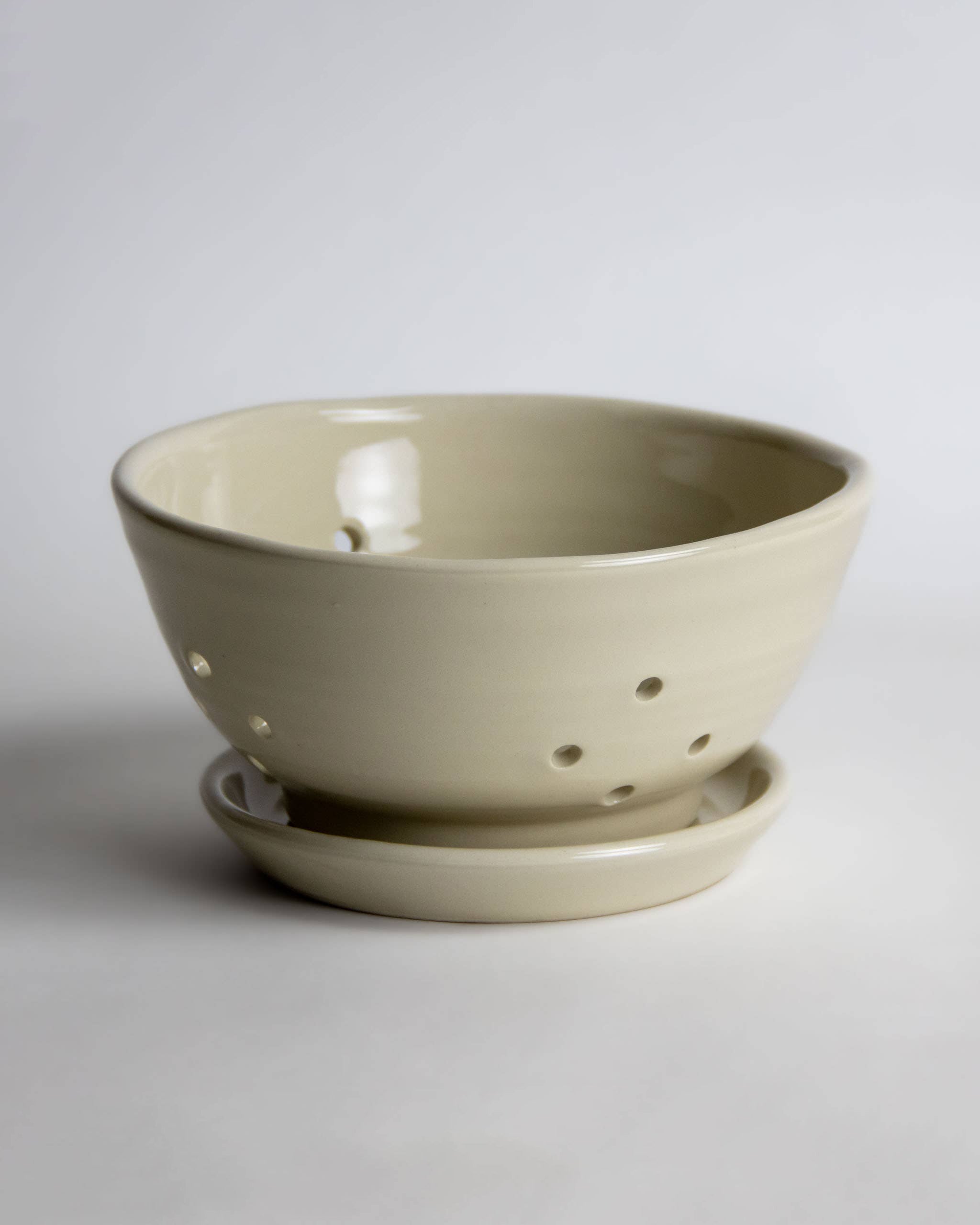 Berry Colander and Saucer